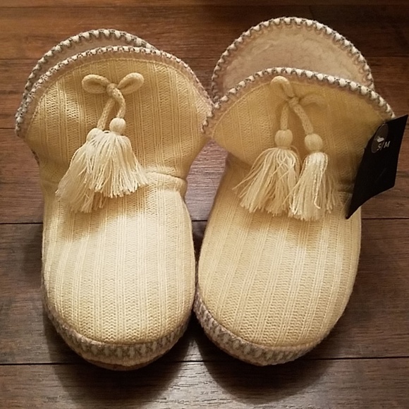 Women's Nordic Tassel Slippers - Picture 3 of 8
